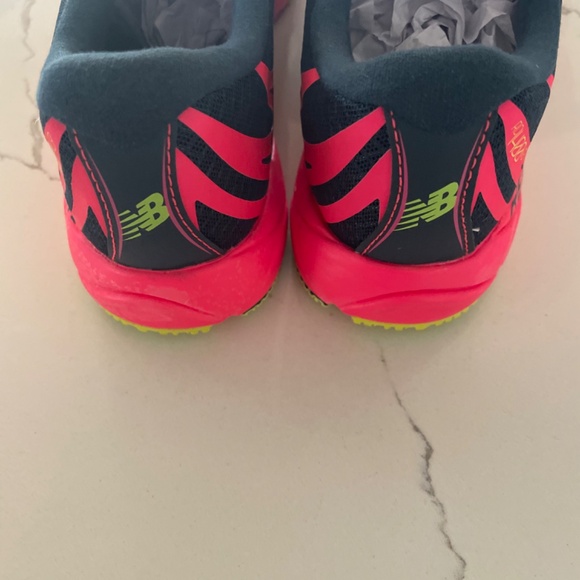 New Balance - Picture 2 of 5